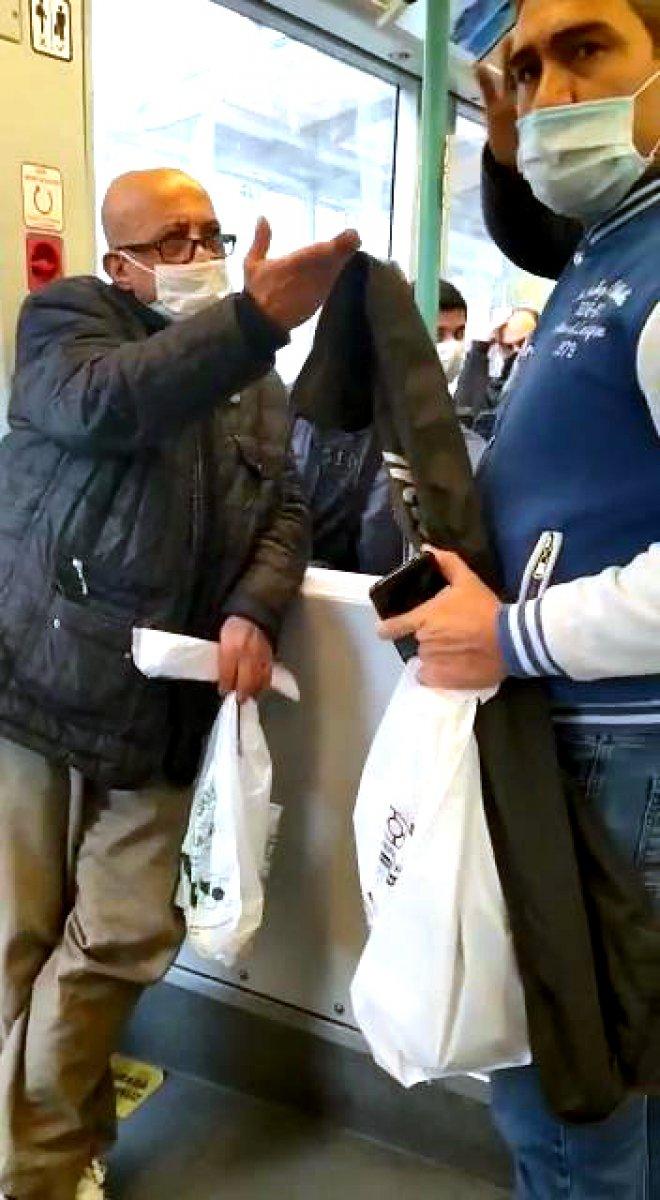 İstanbul'da tramvayda maske tartışması