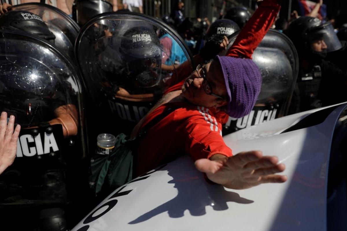 Maradona'nın cenaze töreninde arbede yaşandı