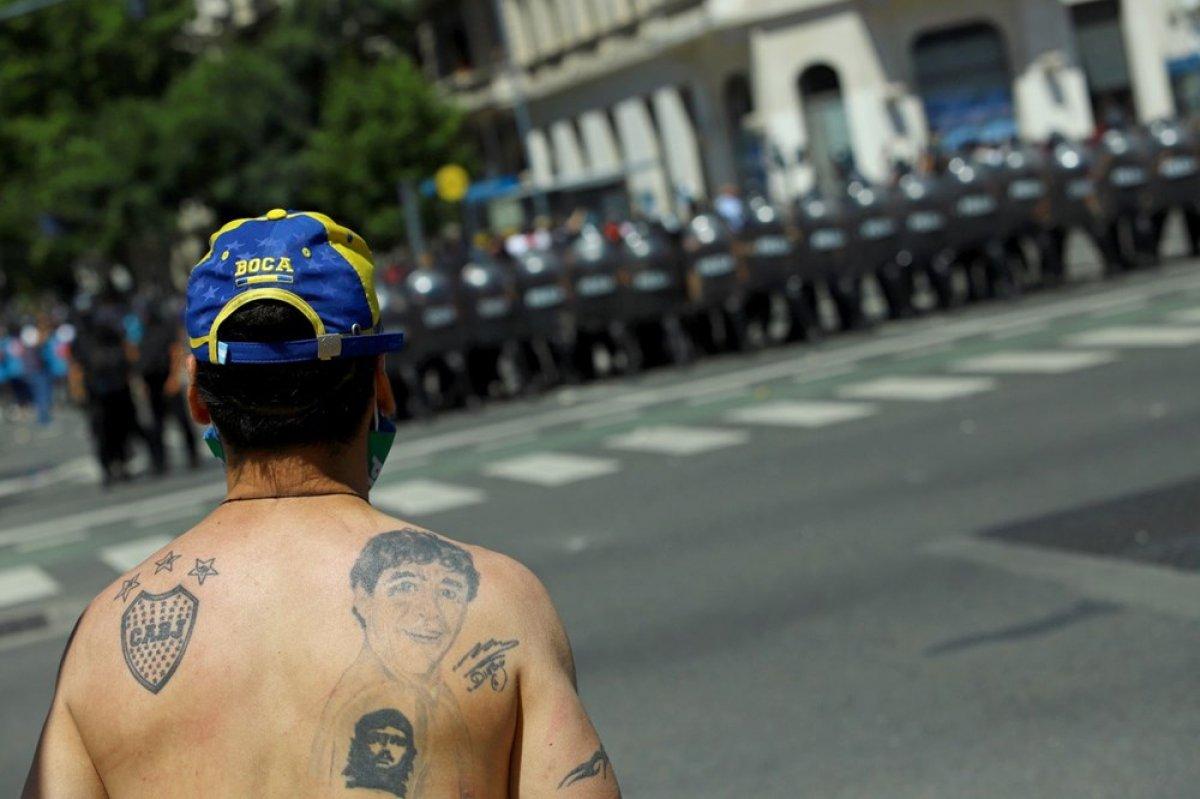 Maradona'nın cenaze töreninde arbede yaşandı