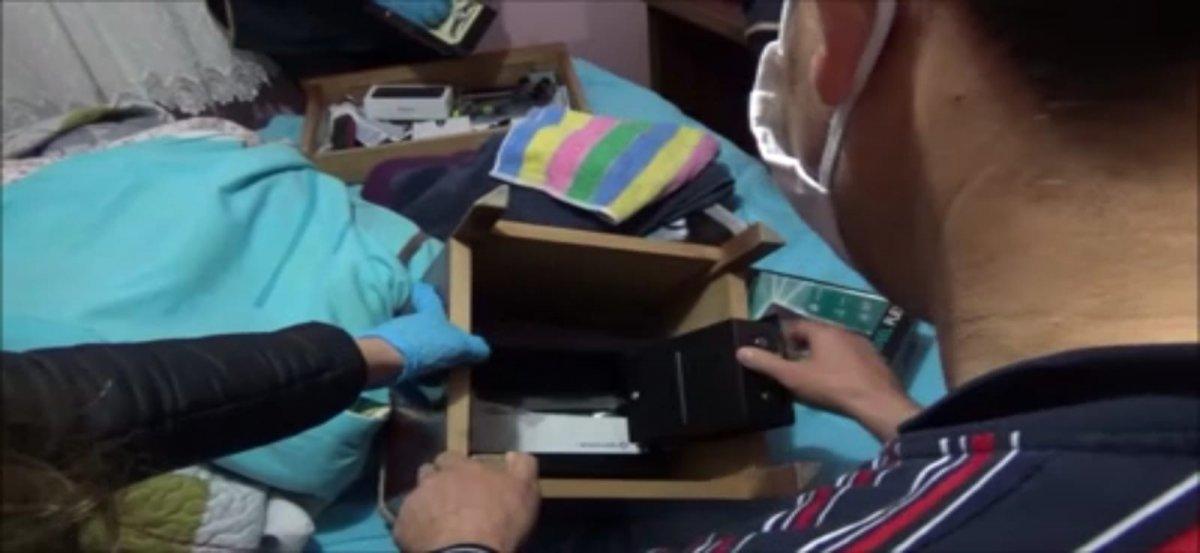 Denizli’de FETÖ’cünün 40 bin doları taburenin altından çıktı