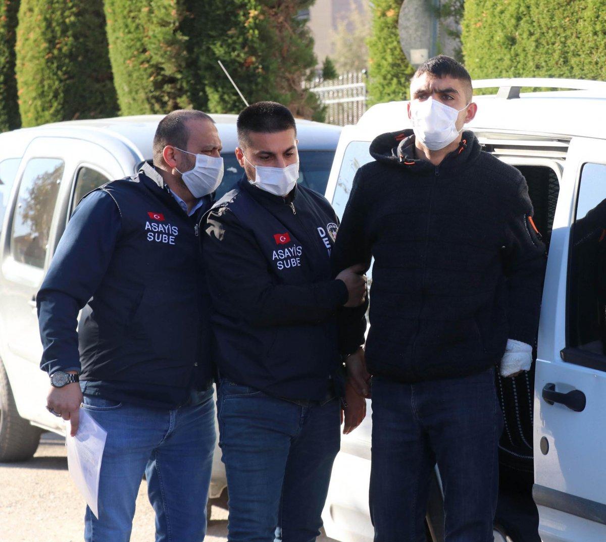 Denizli'de kendisini darbeden uyuşturucu satıcısını öldürdü