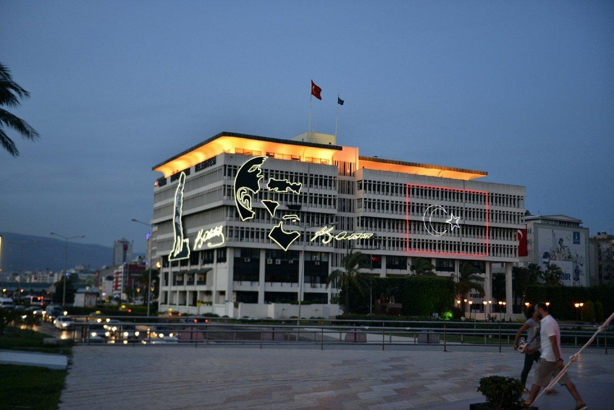 İzmir Büyükşehir Belediye binası için yıkım kararı alındı