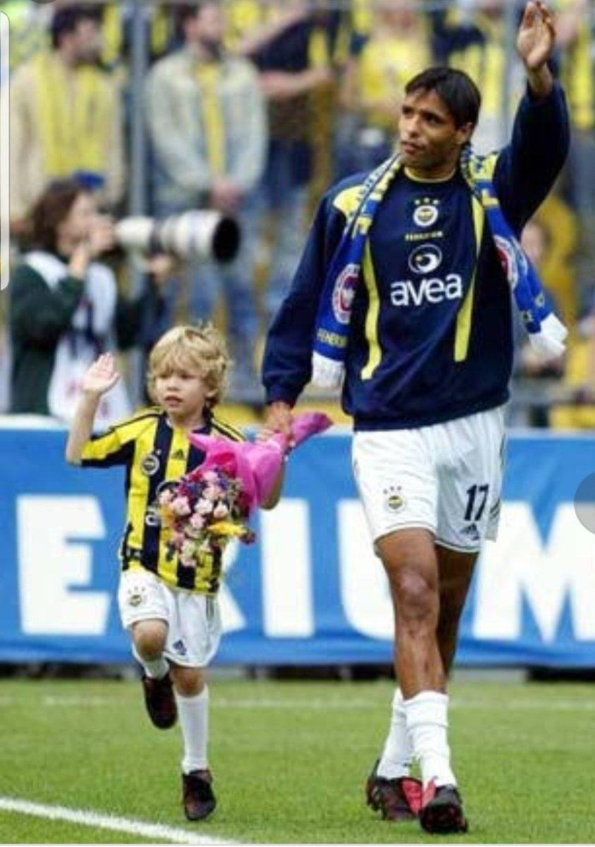 Sydney van Hooijdonk duşta mahsur kalınca ayaklarını parçaladı