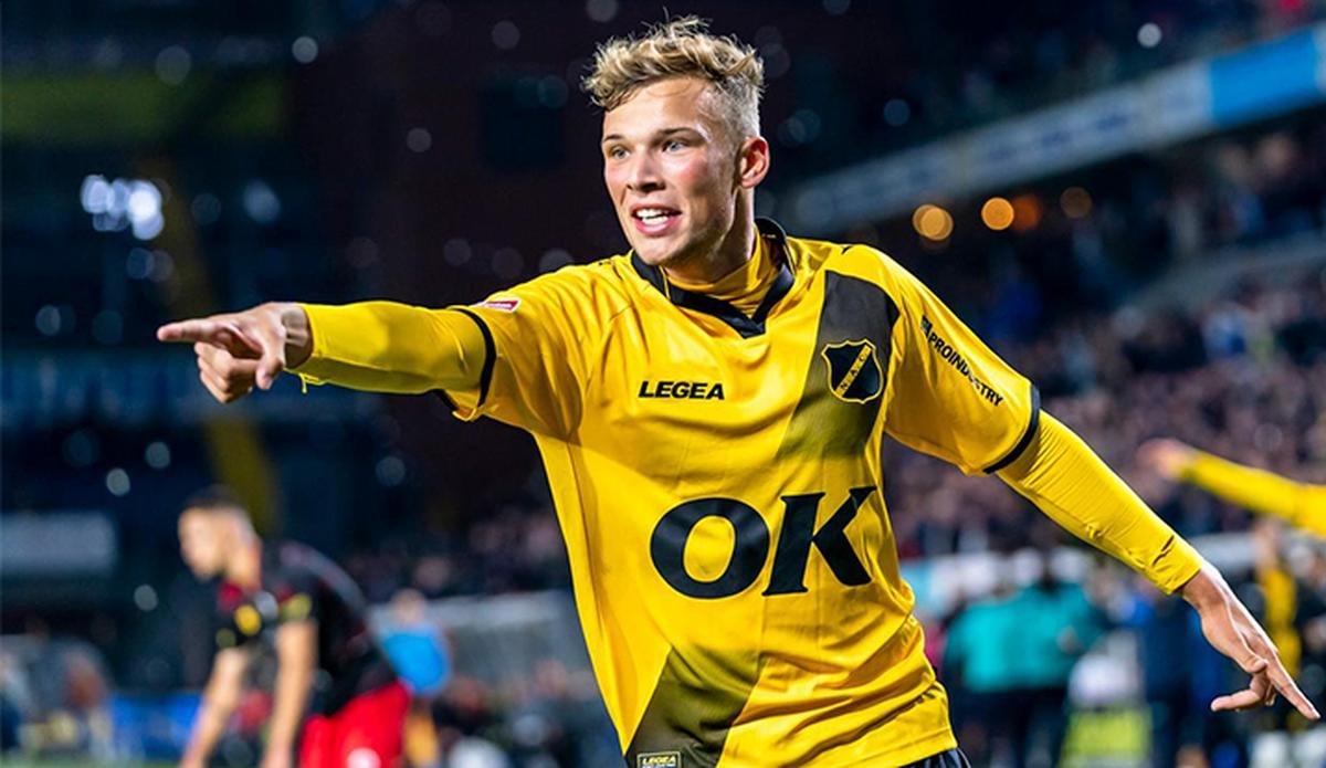 Sydney van Hooijdonk duşta mahsur kalınca ayaklarını parçaladı