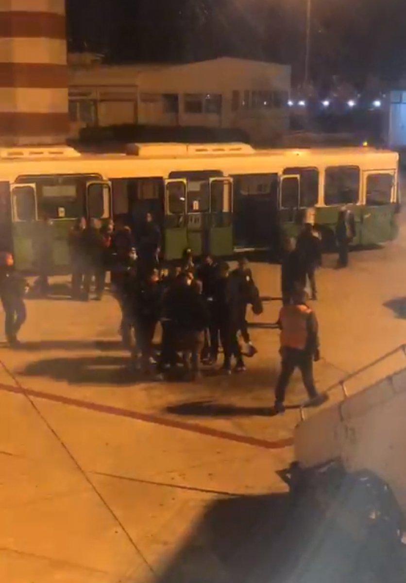 Adana’ya inmeye çalışan uçakta arbede