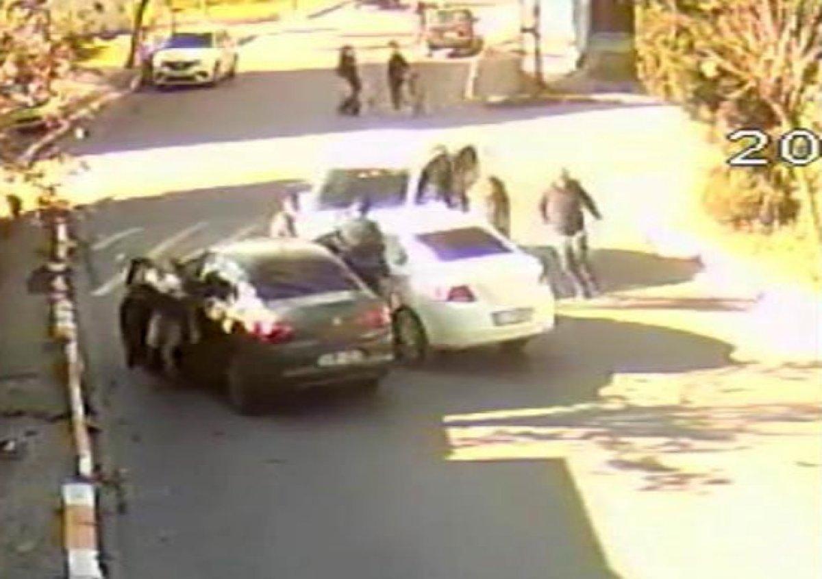 Sultanbeyli'de firari şüphelinin yakalanma anı kamerada