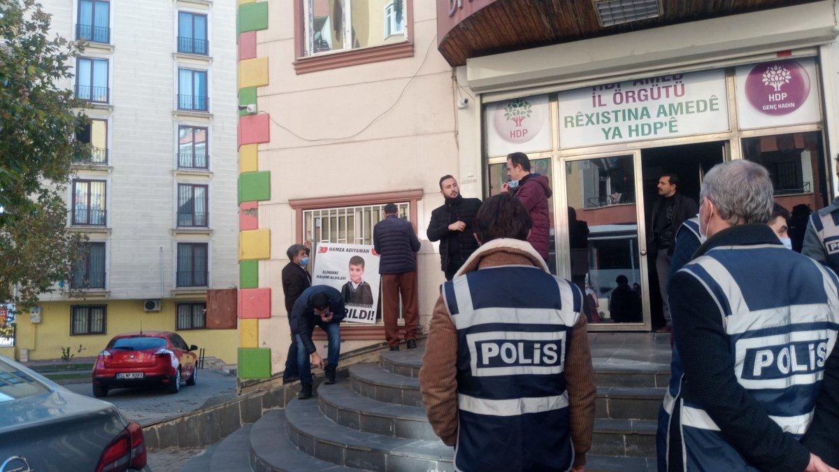Evlat nöbeti tutan ailelerle HDP'liler arasında gerginlik