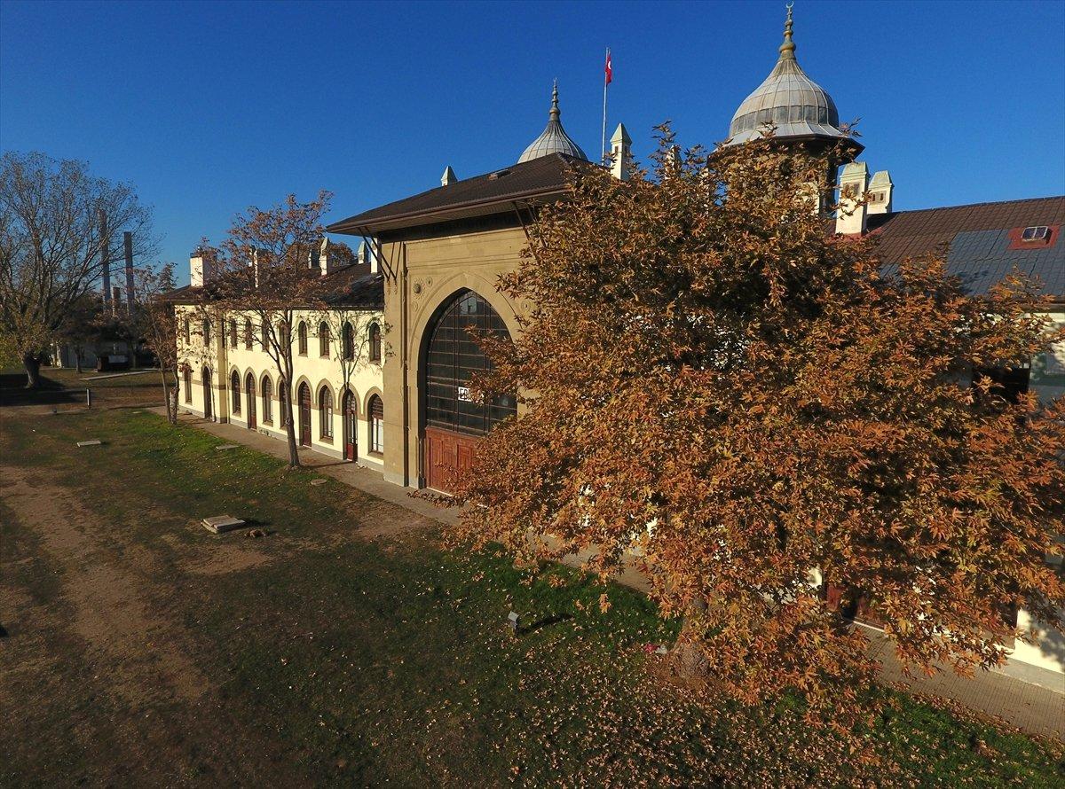 Edirne'de eski tren garı, hazan mevsiminde de fotoğrafçıları cezbediyor