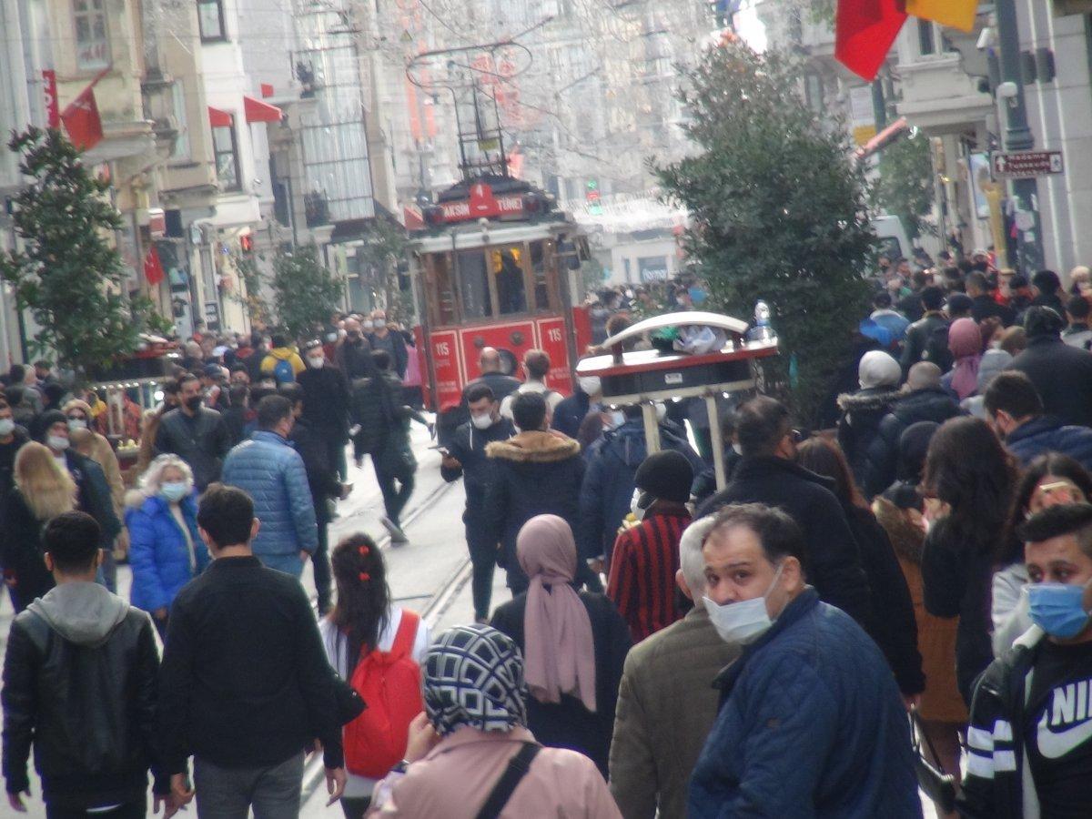 İstiklal Caddesi'nde koronavirüs denetimleri