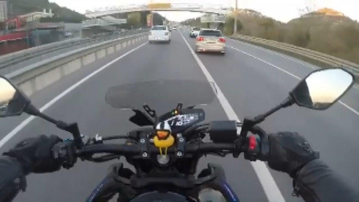 Bursa'da makas atan araç, kask kamerasında