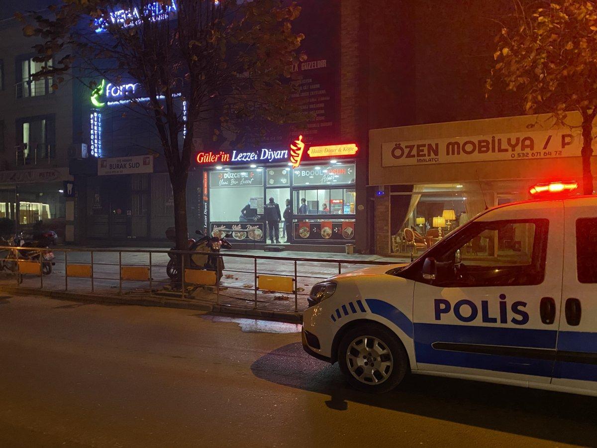 Düzce'de kısıtlamaya uymayan köfteci ve müşteri ceza yedi