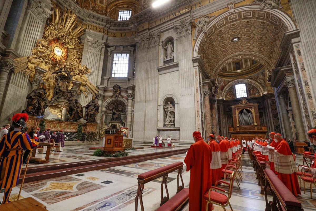 Cinsel tacizden suçlu bulunan Kardinal George Pell, Vatikan'da görüntülendi