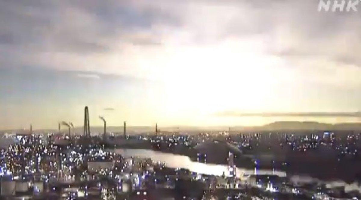 Japonya'da atmosfere girince ateş topuna dönüşen göktaşı