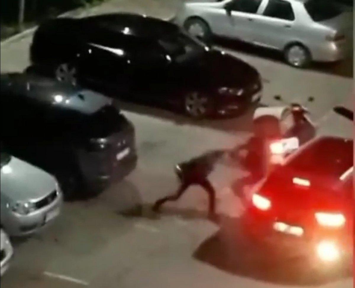 Başakşehir'de motosikletli kuryelerin kavgası kamerada