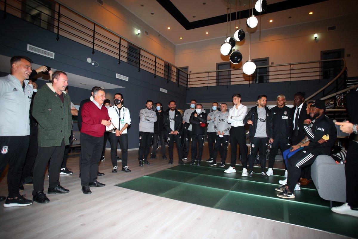 Ahmet Nur Çebi, takımı kutladı