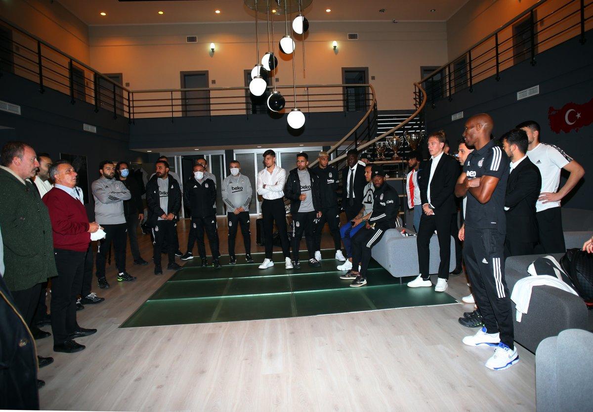 Ahmet Nur Çebi, takımı kutladı