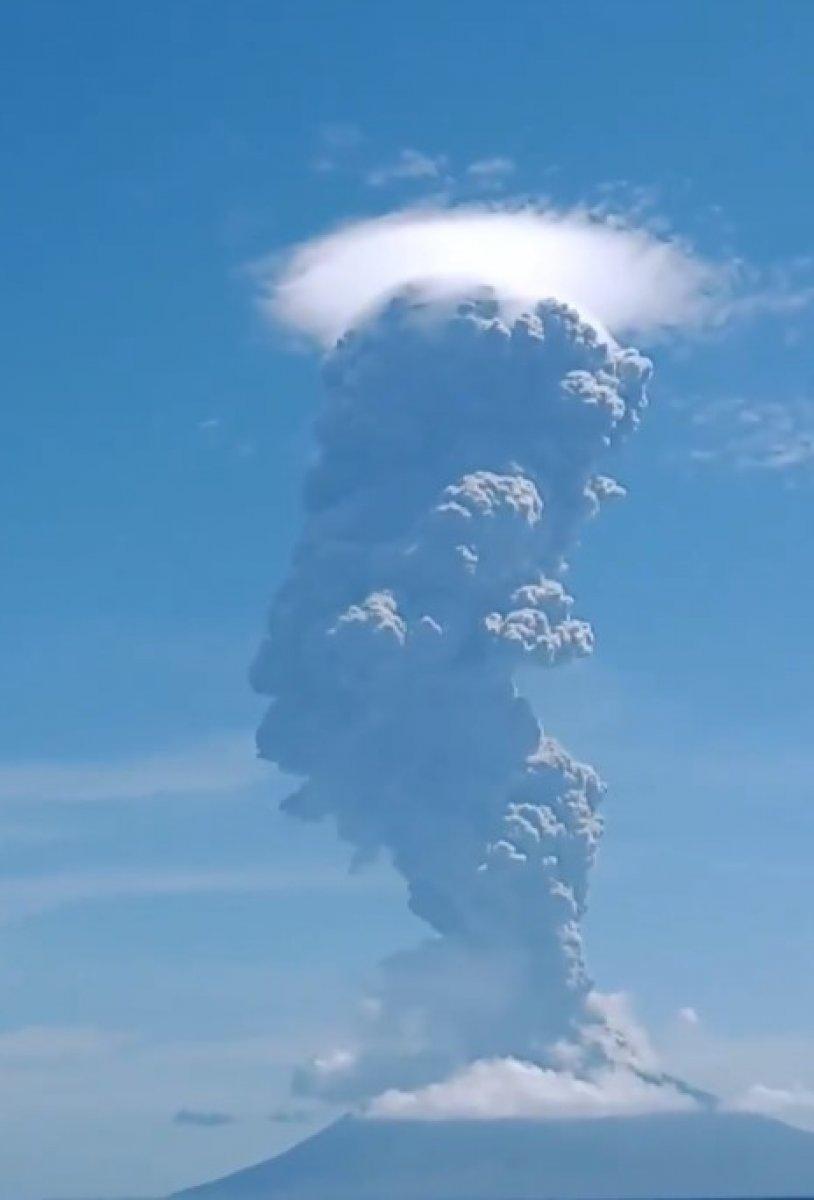 Endonezya'daki Ili Lewotolok Yanardağı'nda patlama: Alarm verildi