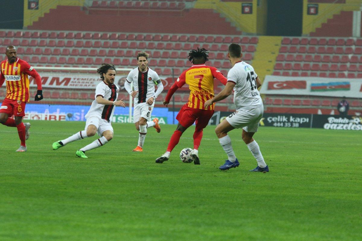 Kayserispor, sahasında Karagümrük ile 0-0 berabere kaldı