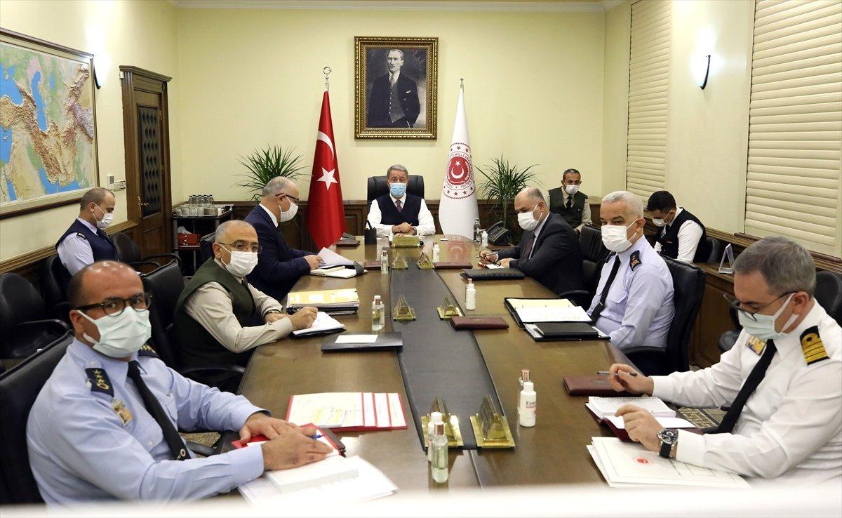 Hulusi Akar: TSK'ya dil uzatanlara karşı ne gerekiyorsa yapılacak