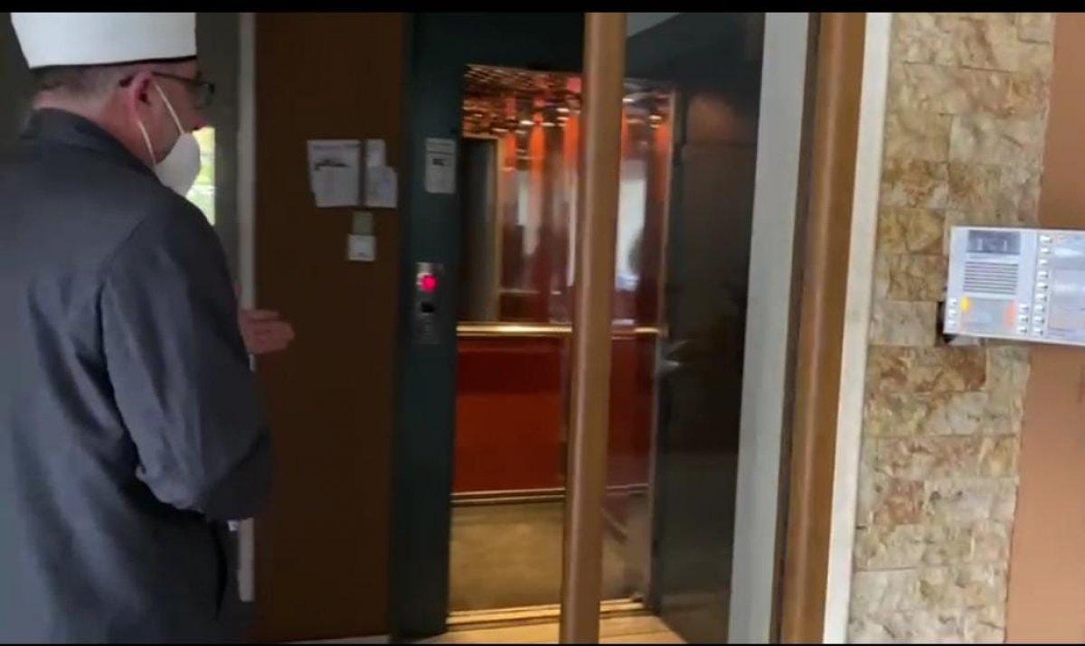 Yunanistan'da Türk Müftü Mete'nin oturduğu apartmana ırkçı saldırı