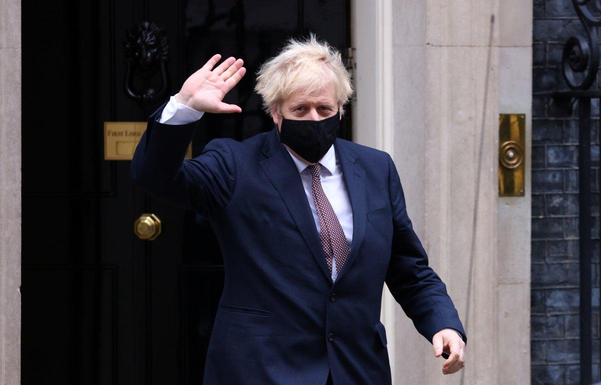 İngiltere'de, koronavirüs aşısına ikna için ünlülere başvurulacak