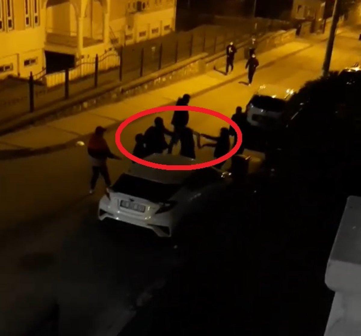 Bursa'da kısıtlamaya rağmen sokak ortasında kavga