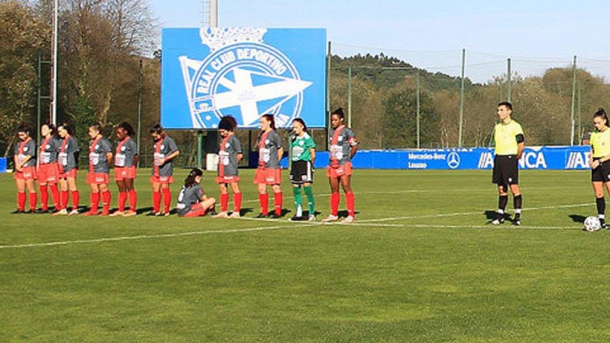Kadın futbolcu Maradona için saygı duruşunu protesto etti