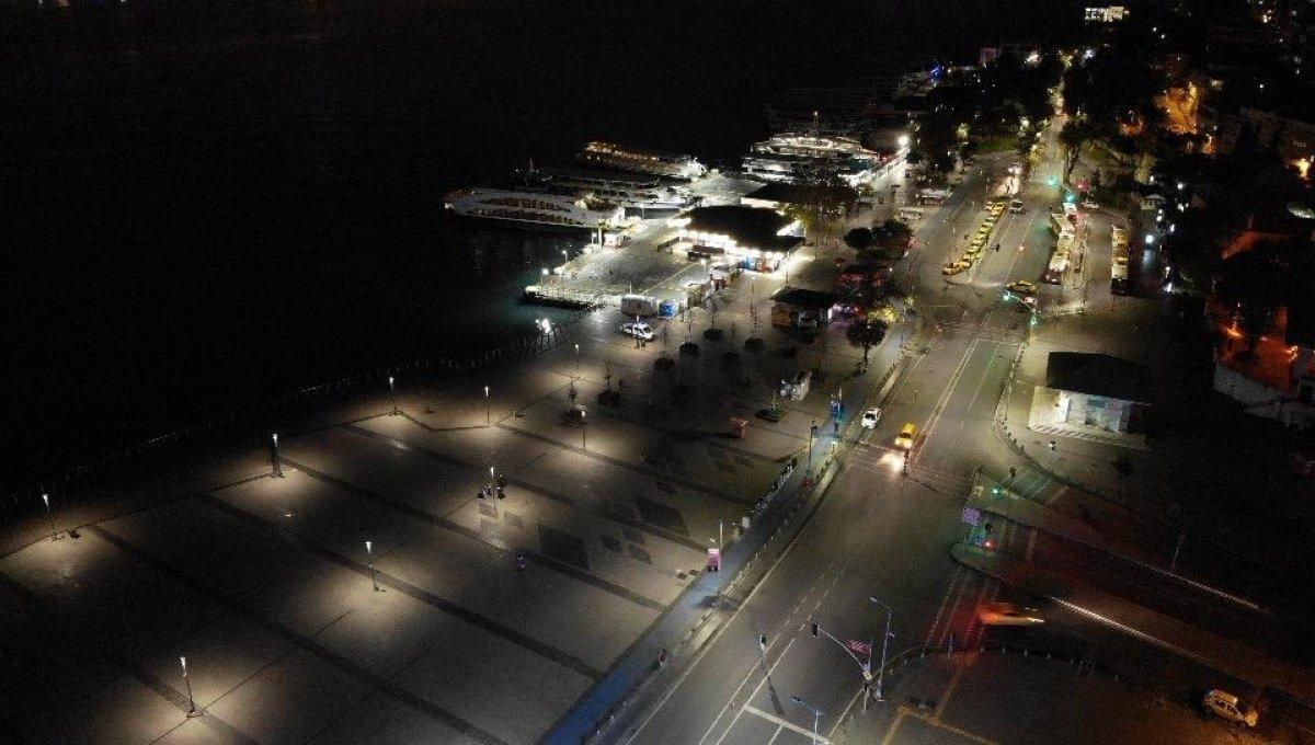 Üsküdar meydanı kısıtlamayla birlikte sessizliğe büründü