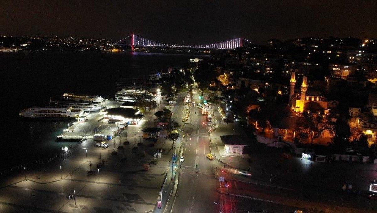 Üsküdar meydanı kısıtlamayla birlikte sessizliğe büründü