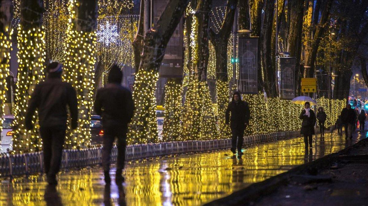 Yılbaşı hangi güne denk geliyor? Yılbaşı kutlamaları yasaklandı mı? Yılbaşında sokağa çıkmak yasak mı?