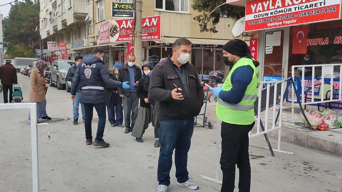 Burdur'da pazara giden yaşlılar HES kodundan habersiz