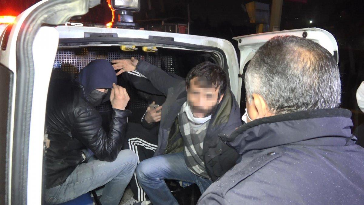 Bursa'da otomobille gezerek uyuşturucu içen 4 şüpheli yakalandı