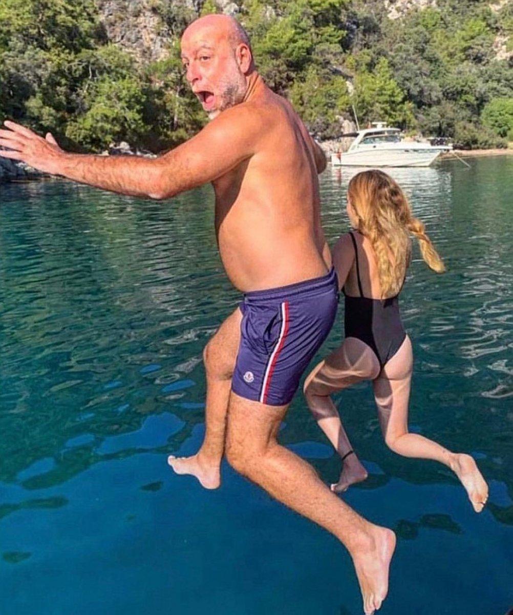 Naz Elmas denize girdi