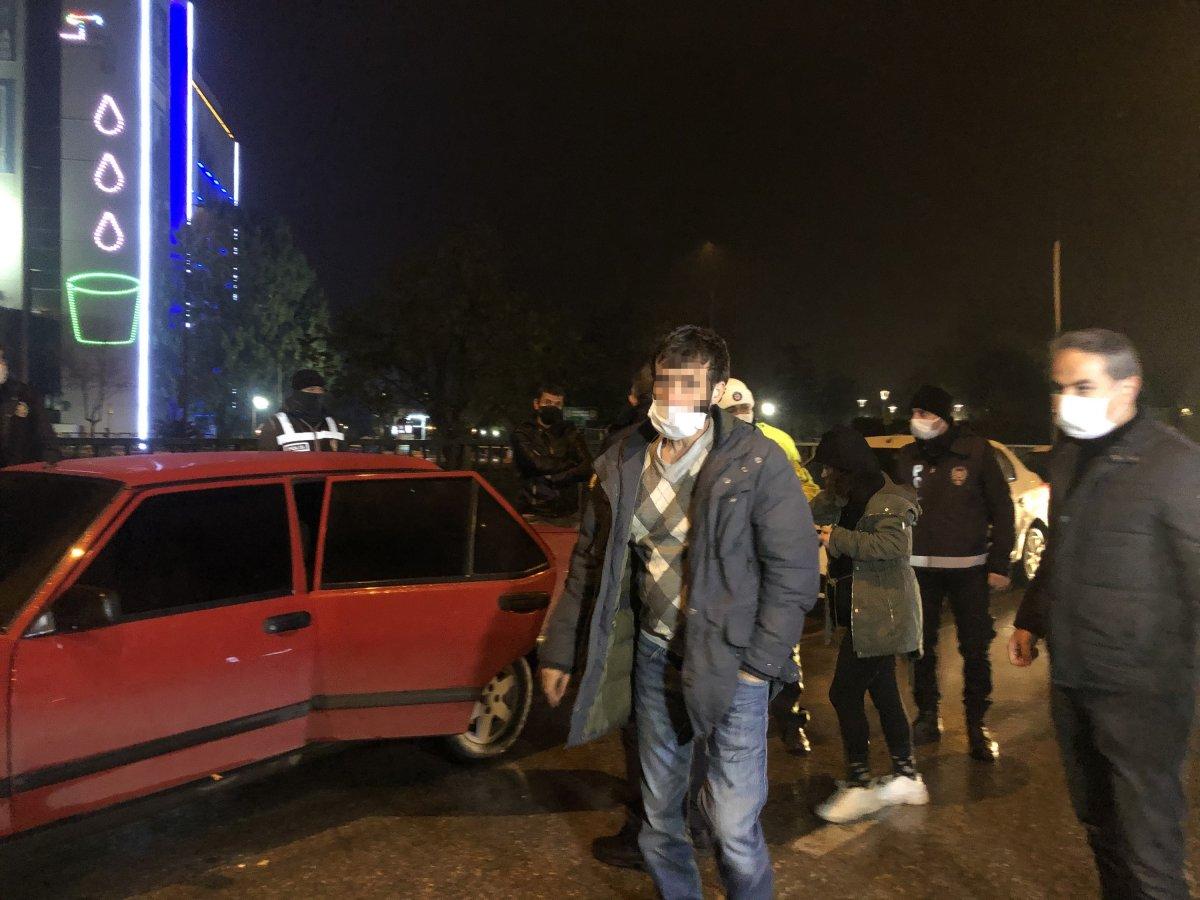 Bursa'da otomobille gezerek uyuşturucu içen 4 şüpheli yakalandı