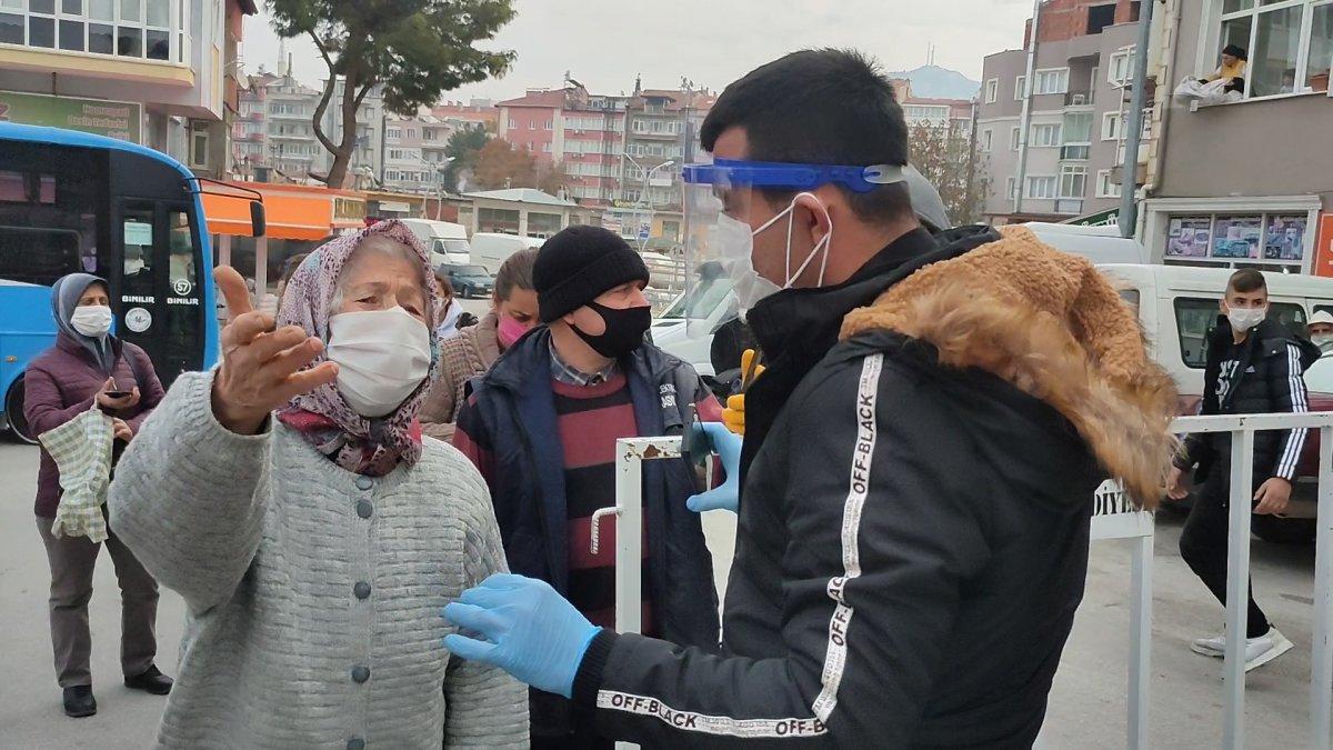 Burdur'da pazara giden yaşlılar HES kodundan habersiz