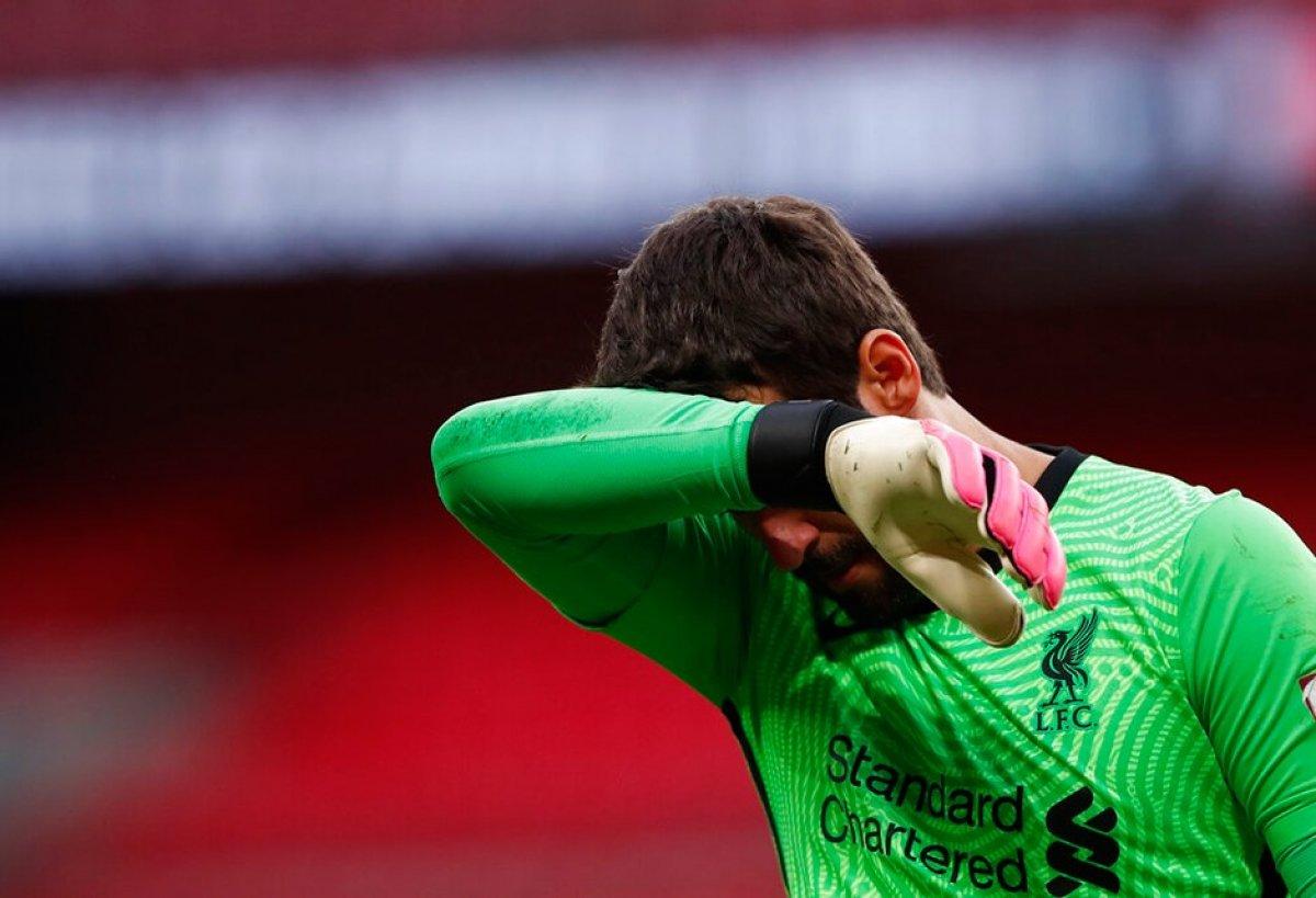 Liverpool'da Alisson Becker de sakatlandı