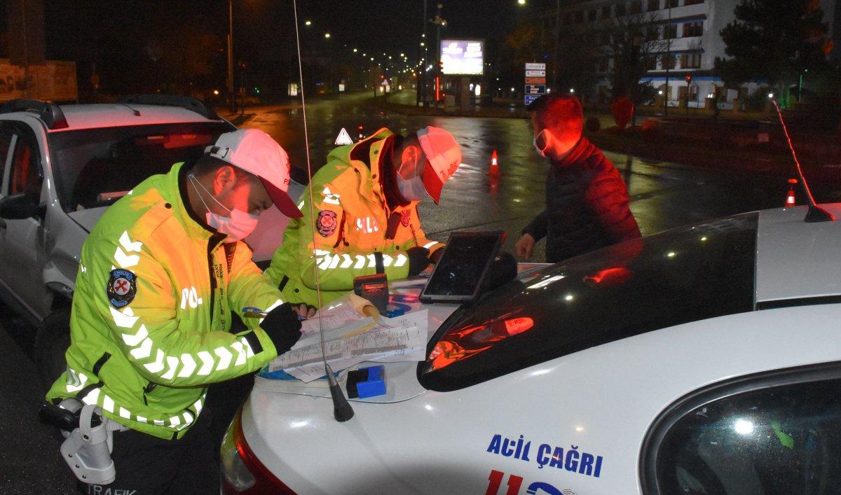 Sivas'ta alkollü sürücü polise yakalandı