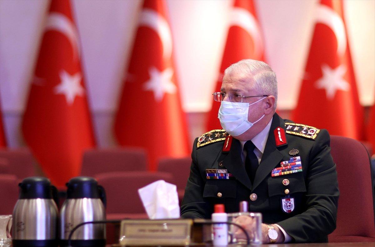 Hulusi Akar: Ordunun 'satılmış' kelimesiyle yan yana konulması akla ziyan