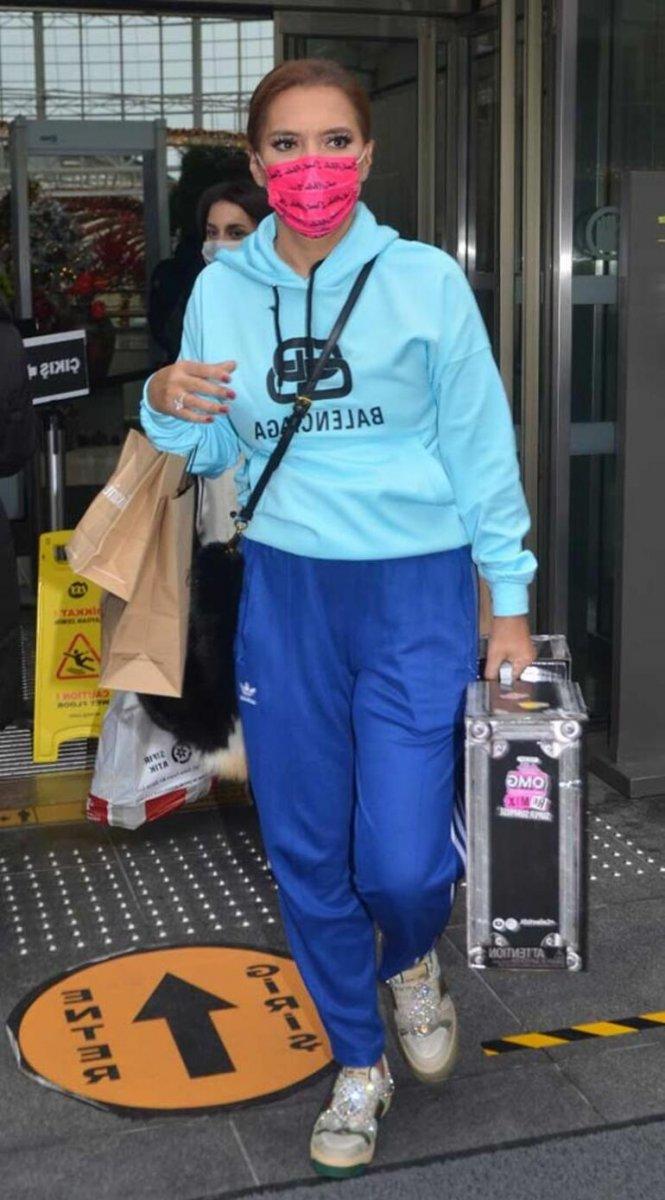 Demet Akalın, kızına 3 bin TL'lik oyuncak aldı