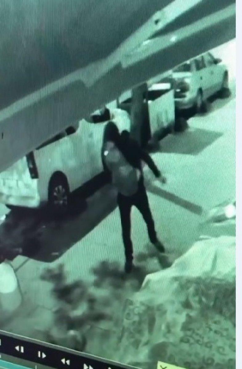 Sultangazi'de çaldığı karpuzu beğenmeyince yere attı