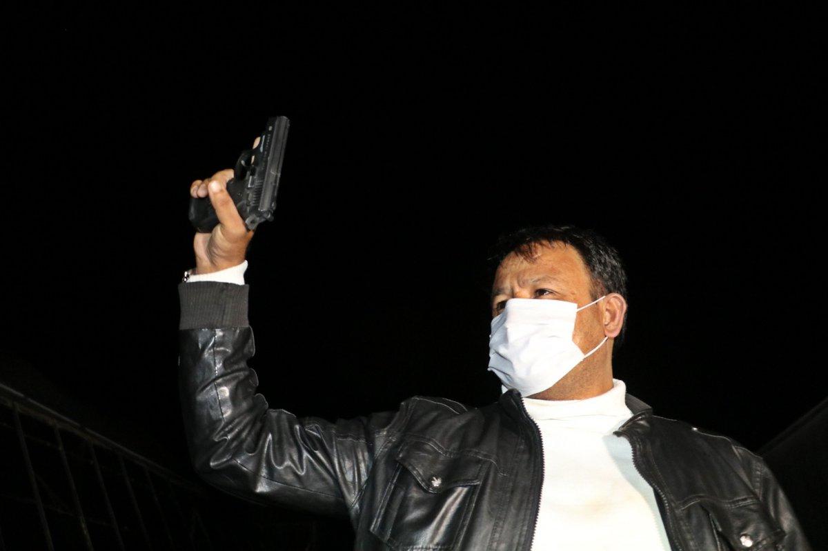 Antalya’da çiftçiler domates hırsızlarına karşı gece nöbeti tutuyor