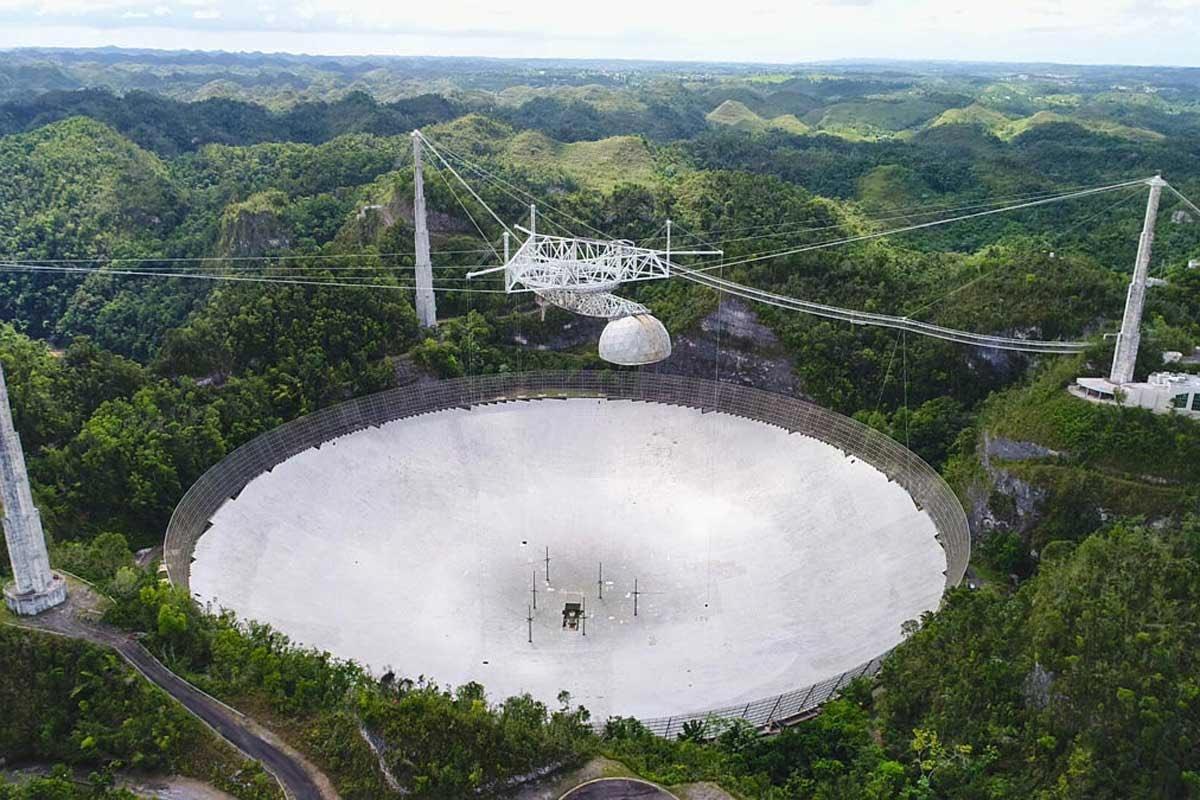 Arecibo teleskobu çöktü