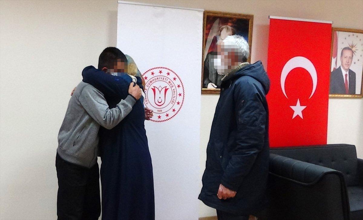 Muş'ta teslim olan terörist ailesiyle buluşturuldu