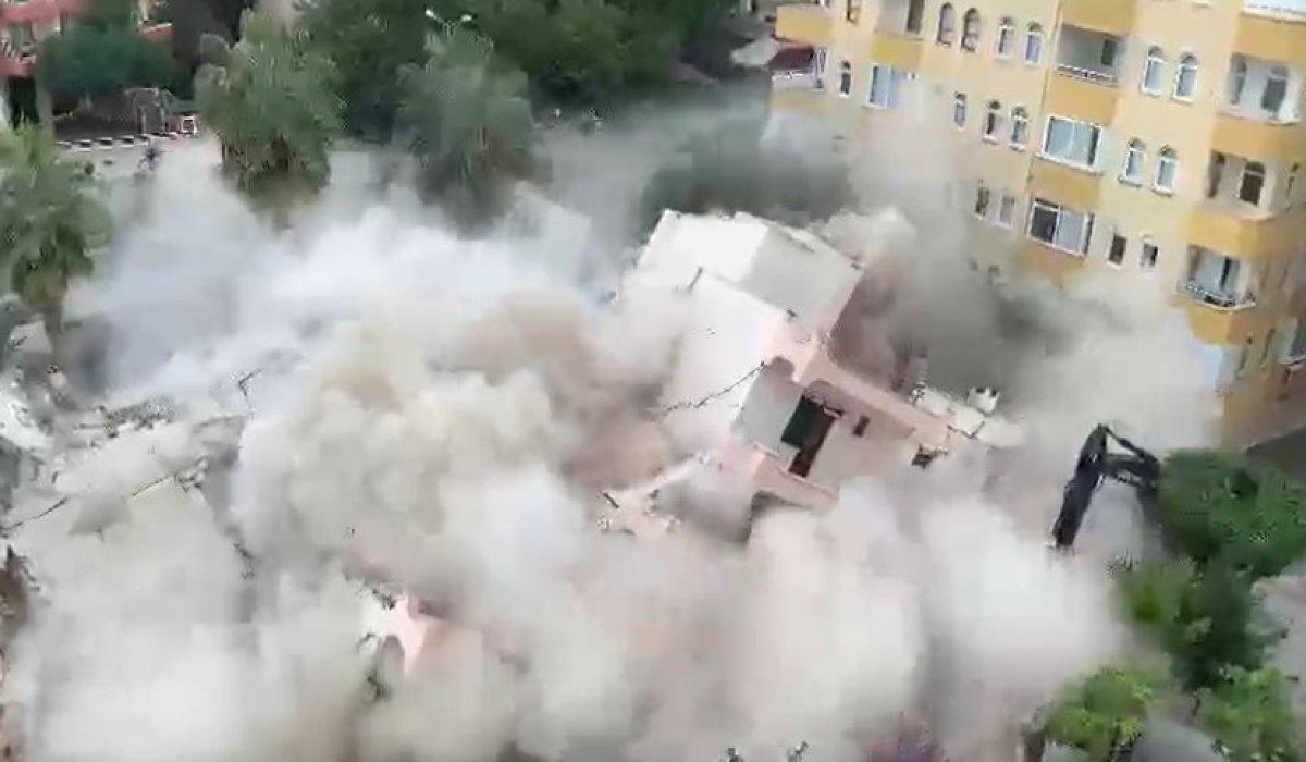 Antalya'da yürekleri ağza getiren apartmanın yıkımı