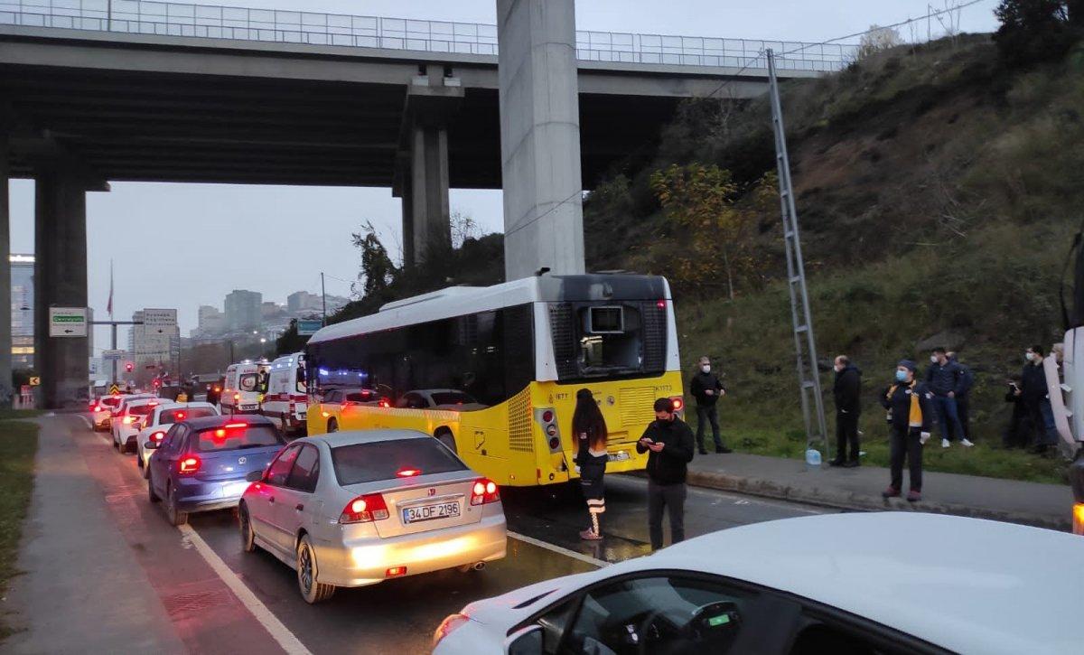 İstanbul’da hafriyat kamyonu İETT otobüsüne çarptı: 9 yaralı