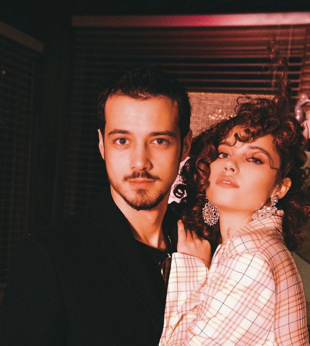 Mert Yazıcıoğlu'ndan Afra Saraçoğlu'na romantik kutlama