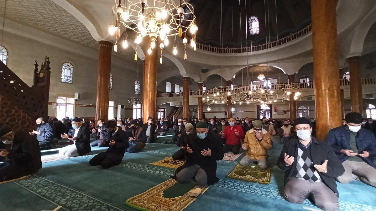 Çorum'daki camilerde yağmur duası edildi