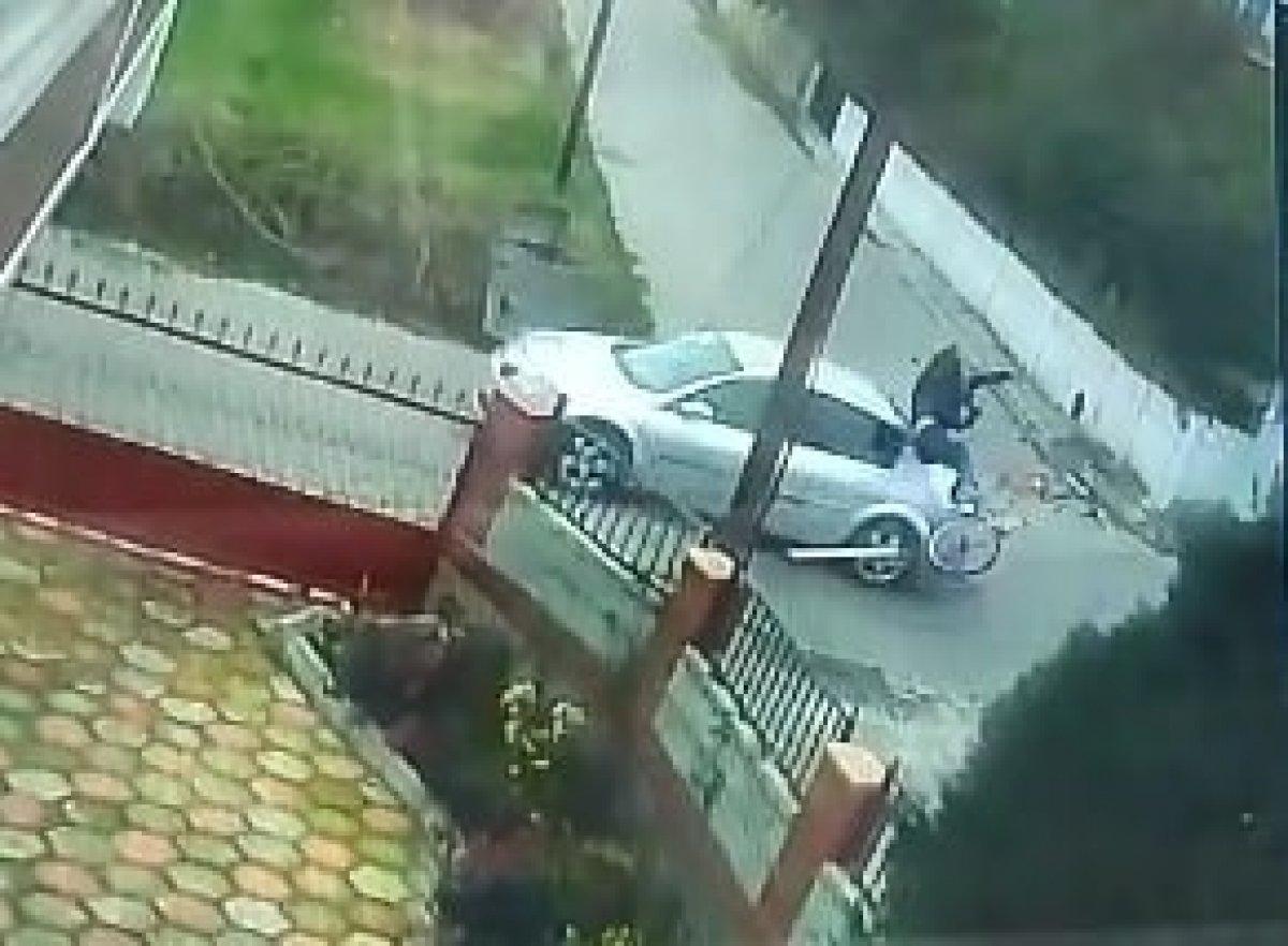 Tekirdağ'da otomobille çarpışan bisikletlinin havada savrulduğu anlar kamerada