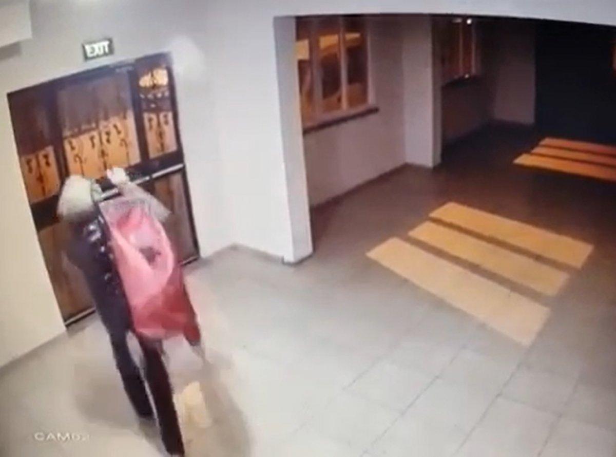 Bursa'da çaldığı ayakkabıları pazar arabasına doldurup kaçtı