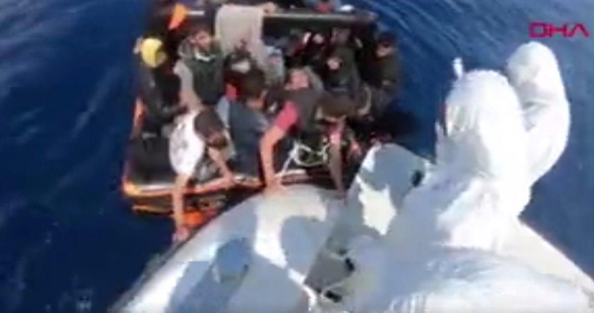 Ege'de, 'geri itmeyi' inkar edenleri yalanlayan görüntüler